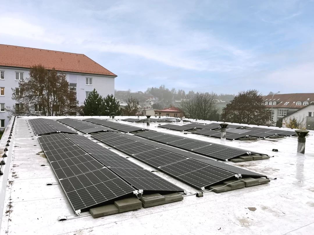 solární elektrárna na firemní budově